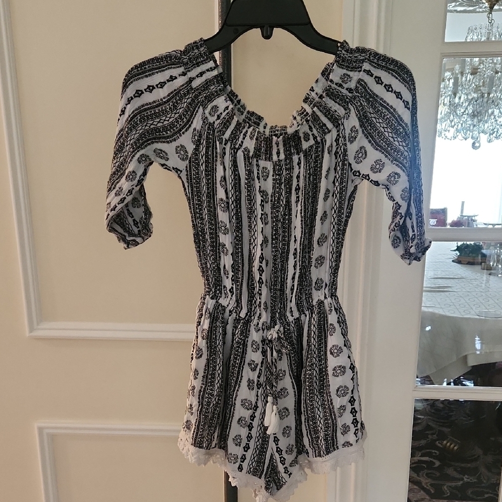 Abercrombie & Fitch Romper Jumper - Black and White Floral Geometic Pattern.